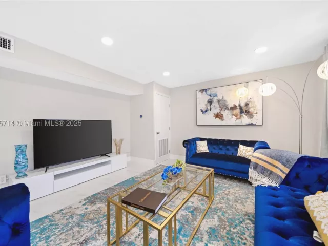 4-bedroom home for rent in Lauderdale By The Sea - 241 Oceanic Ave - MondialRealty