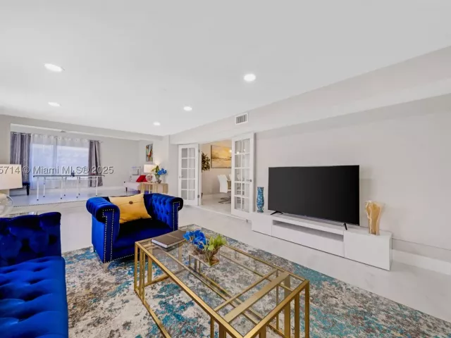 4-bedroom home for rent in Lauderdale By The Sea - 241 Oceanic Ave - MondialRealty