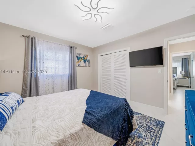 4-bedroom home for rent in Lauderdale By The Sea - 241 Oceanic Ave - MondialRealty