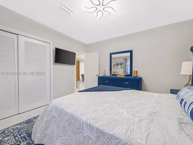 4-bedroom home for rent in Lauderdale By The Sea - 241 Oceanic Ave - MondialRealty