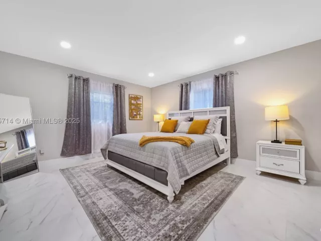 4-bedroom home for rent in Lauderdale By The Sea - 241 Oceanic Ave - MondialRealty