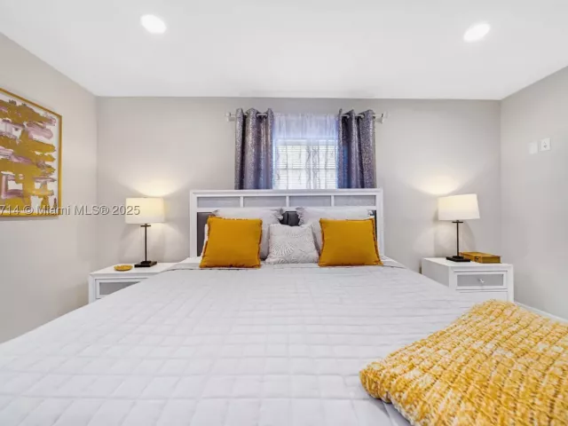 4-bedroom home for rent in Lauderdale By The Sea - 241 Oceanic Ave - MondialRealty