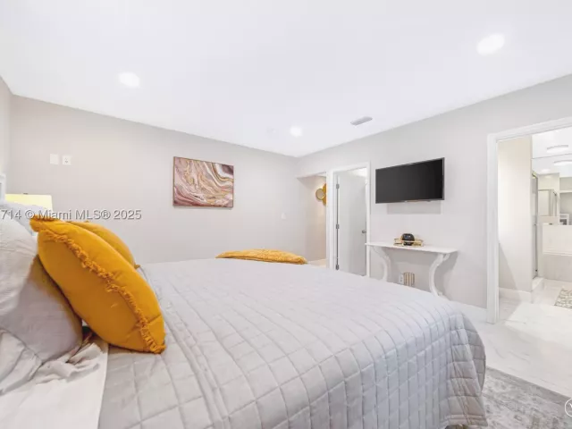 4-bedroom home for rent in Lauderdale By The Sea - 241 Oceanic Ave - MondialRealty
