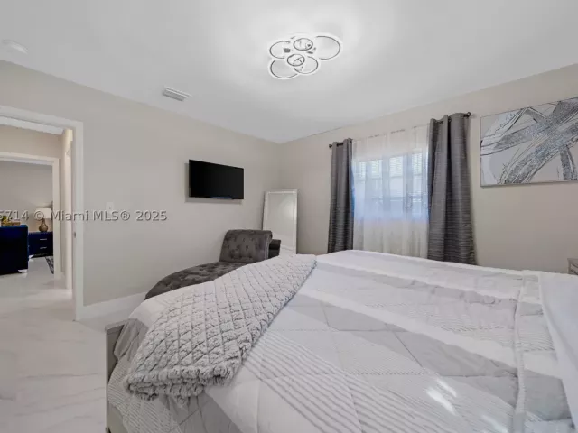 4-bedroom home for rent in Lauderdale By The Sea - 241 Oceanic Ave - MondialRealty