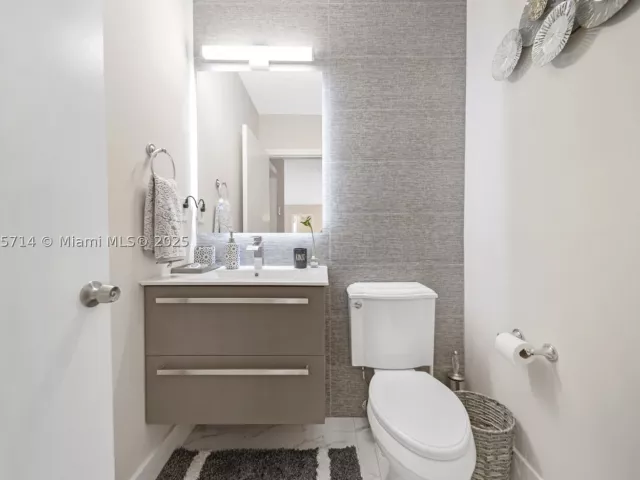 4-bedroom home for rent in Lauderdale By The Sea - 241 Oceanic Ave - MondialRealty