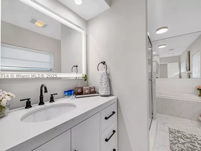 4-bedroom home for rent in Lauderdale By The Sea - 241 Oceanic Ave - MondialRealty