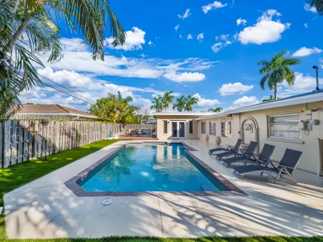 4-bedroom home for rent in Lauderdale By The Sea - 241 Oceanic Ave - MondialRealty