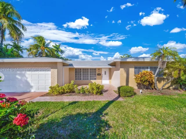 4-bedroom home for rent in Lauderdale By The Sea - 241 Oceanic Ave - MondialRealty