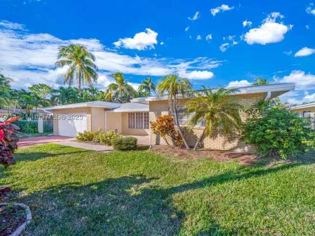 4-bedroom home for rent in Lauderdale By The Sea - 241 Oceanic Ave - MondialRealty