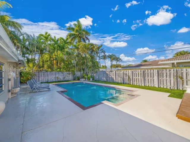 4-bedroom home for rent in Lauderdale By The Sea - 241 Oceanic Ave - MondialRealty
