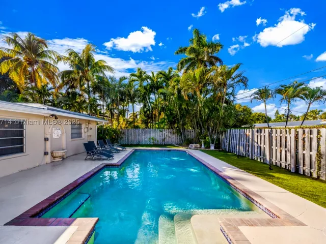 4-bedroom home for rent in Lauderdale By The Sea - 241 Oceanic Ave - MondialRealty