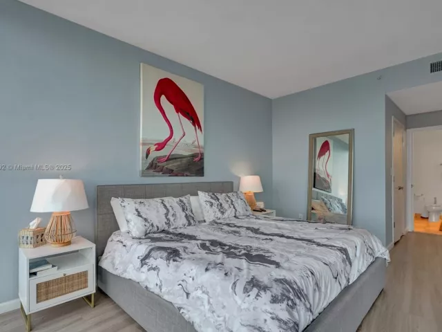 2-bedroom condo for rent in Miami - 601 NE 36th St 2703 - MondialRealty