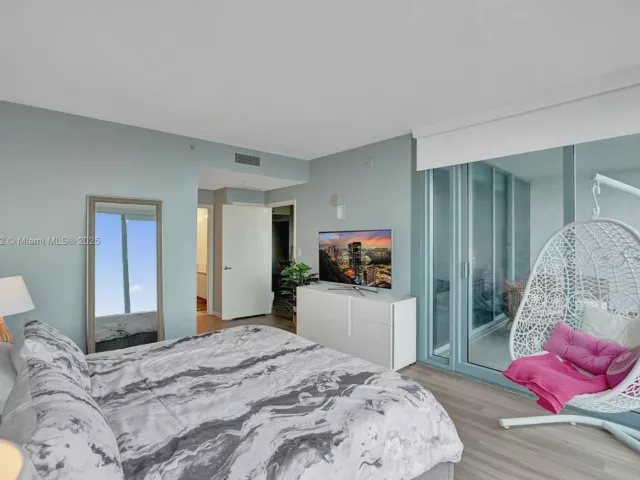 2-bedroom condo for rent in Miami - 601 NE 36th St 2703 - MondialRealty