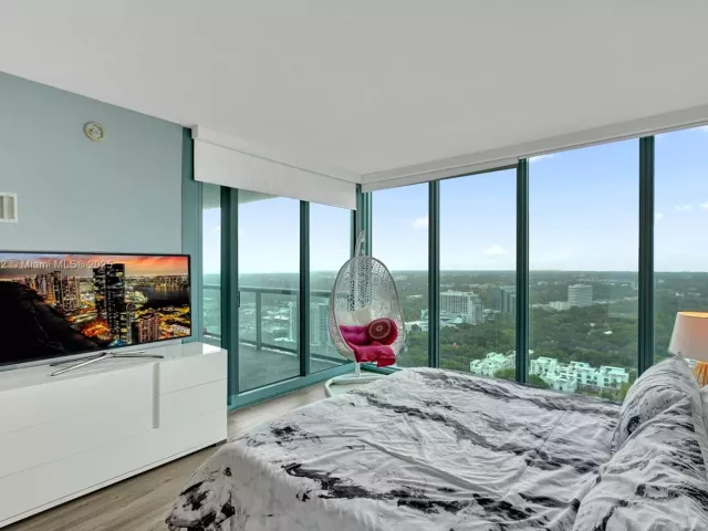 2-bedroom condo for rent in Miami - 601 NE 36th St 2703 - MondialRealty