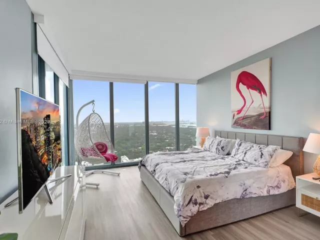 2-bedroom condo for rent in Miami - 601 NE 36th St 2703 - MondialRealty