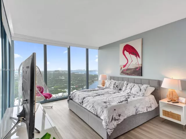 2-bedroom condo for rent in Miami - 601 NE 36th St 2703 - MondialRealty