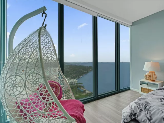 2-bedroom condo for rent in Miami - 601 NE 36th St 2703 - MondialRealty