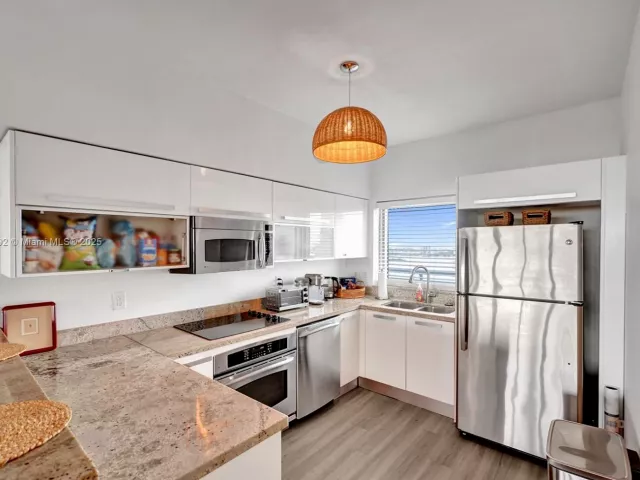 2-bedroom condo for rent in Miami - 601 NE 36th St 2703 - MondialRealty