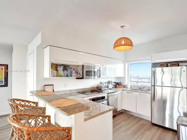 2-bedroom condo for rent in Miami - 601 NE 36th St 2703 - MondialRealty