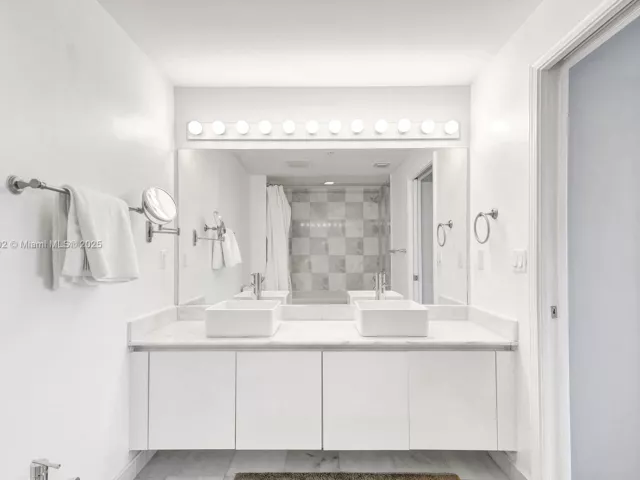 2-bedroom condo for rent in Miami - 601 NE 36th St 2703 - MondialRealty