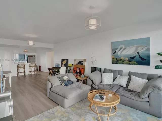 2-bedroom condo for rent in Miami - 601 NE 36th St 2703 - MondialRealty