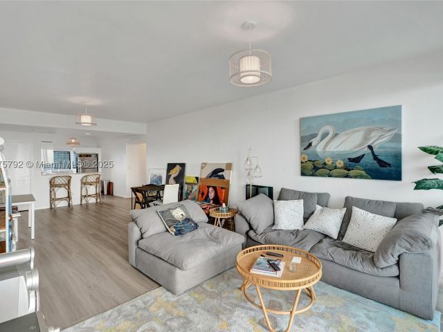 2-bedroom condo for rent in Miami - 601 NE 36th St 2703 - MondialRealty