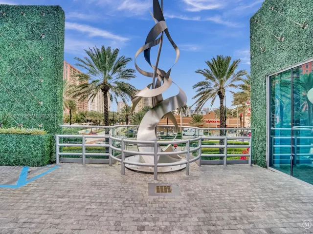 2-bedroom condo for rent in Sunny Isles Beach - 17475 Collins Ave 503 - MondialRealty