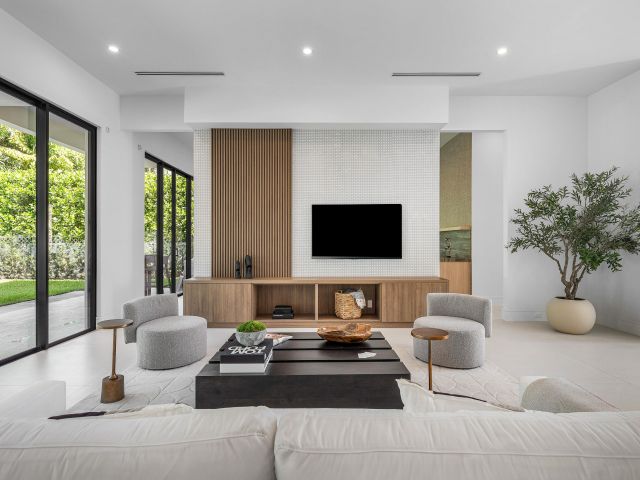 Home for sale at 1031 NE 3rd Avenue - photo 6535264