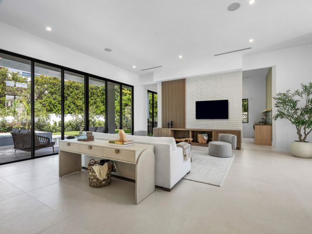 Home for sale at 1031 NE 3rd Avenue - photo 6535265