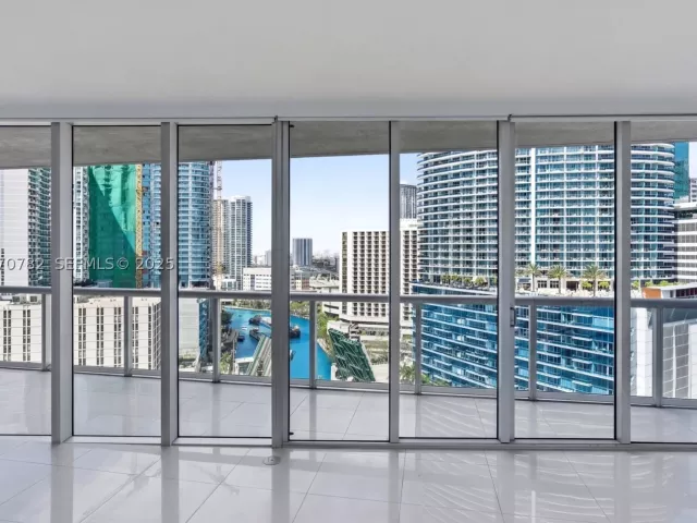 2-bedroom condo for sale in Miami - 465 Brickell Ave 2002 - MondialRealty