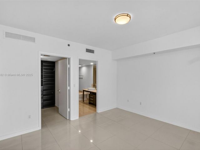 Apartment for sale  Unit #2002 - photo 6567082