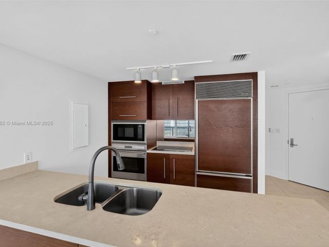 Apartment for sale  Unit #2002 - photo 6567089