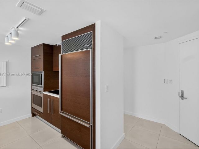 Apartment for sale  Unit #2002 - photo 6567090