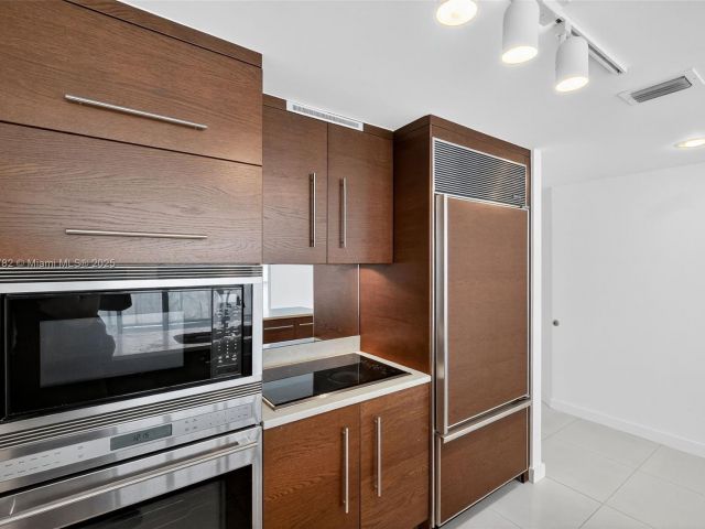 Apartment for sale  Unit #2002 - photo 6567092