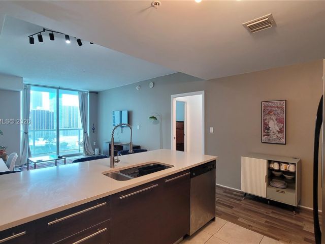 Apartment for rent  Unit #2009 - photo 7442255