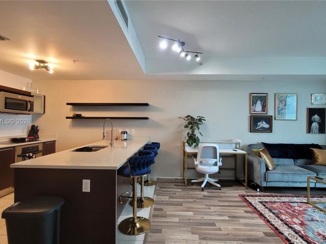 Apartment for rent  Unit #2009 - photo 7442257