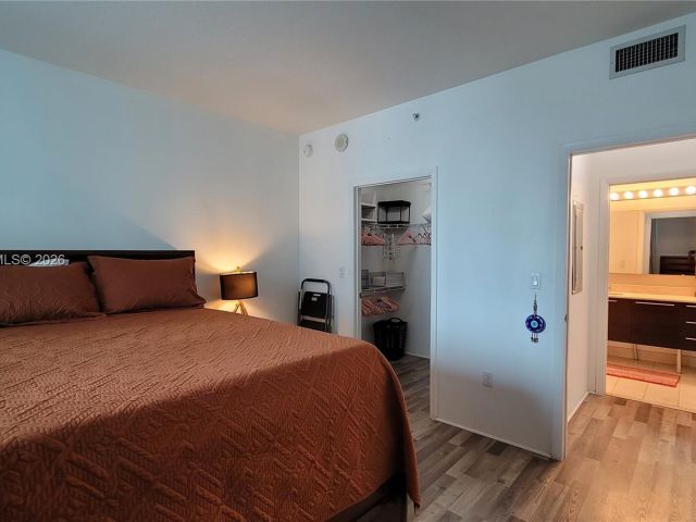 Apartment for rent  Unit #2009 - photo 7442262