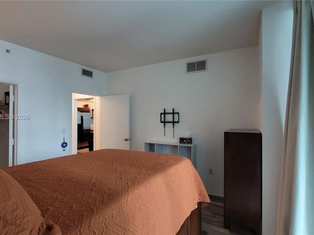 Apartment for rent  Unit #2009 - photo 7442264