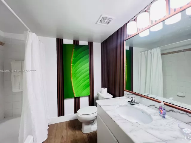 2-bedroom condo for rent in Miami - 1200 Brickell Bay Dr 2809 - MondialRealty