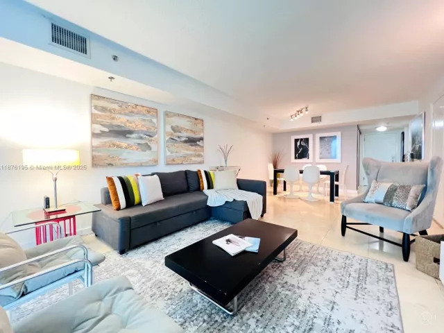 2-bedroom condo for rent in Miami - 1200 Brickell Bay Dr 2809 - MondialRealty