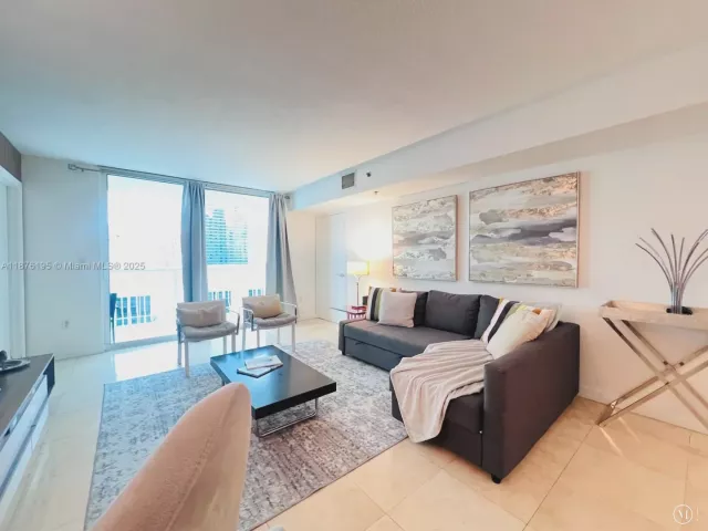 2-bedroom condo for rent in Miami - 1200 Brickell Bay Dr 2809 - MondialRealty