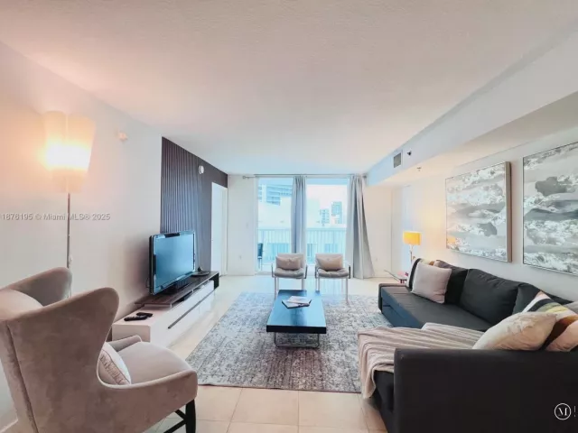 2-bedroom condo for rent in Miami - 1200 Brickell Bay Dr 2809 - MondialRealty