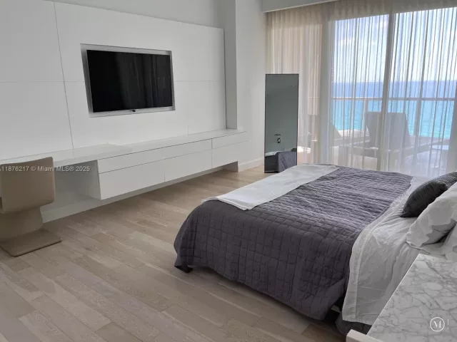 3-bedroom condo for sale in Bal Harbour - 9705 Collins Ave 903N - MondialRealty