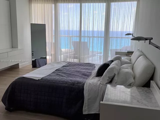 3-bedroom condo for sale in Bal Harbour - 9705 Collins Ave 903N - MondialRealty