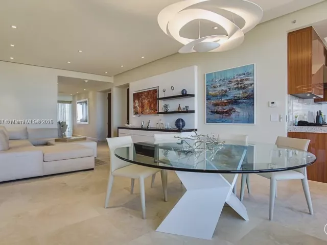 3-bedroom condo for sale in Bal Harbour - 9705 Collins Ave 903N - MondialRealty