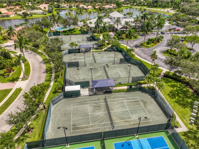 3-bedroom home for sale in West Palm Beach - 9270 Heron Cove Drive - MondialRealty