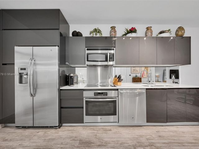 Apartment for sale  Unit #304 - photo 7433489