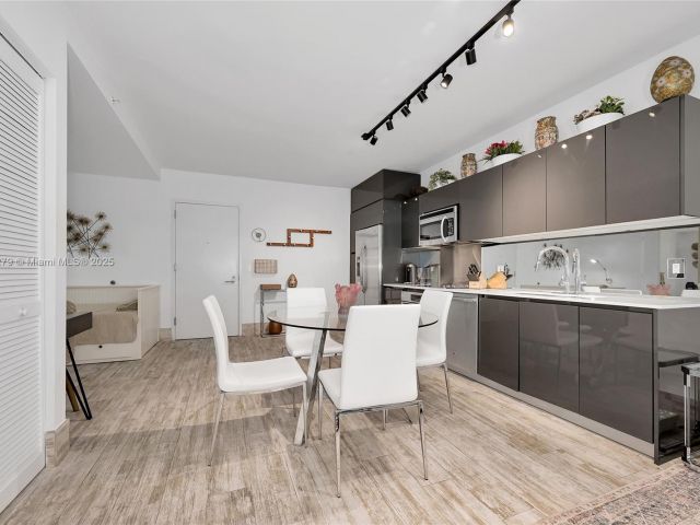 Apartment for sale  Unit #304 - photo 7433498