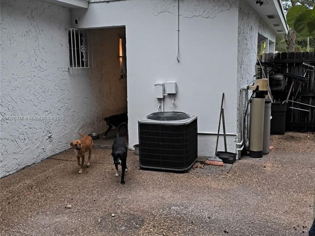 3-bedroom home for sale in Fort Lauderdale - 839 NW 13th Ave - MondialRealty