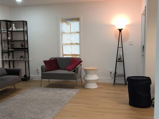 3-bedroom home for sale in Fort Lauderdale - 839 NW 13th Ave - MondialRealty